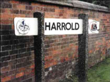 “Self storage containers near Harrold village with scenic countryside and secure access at Storing.com’s Bletsoe depot”